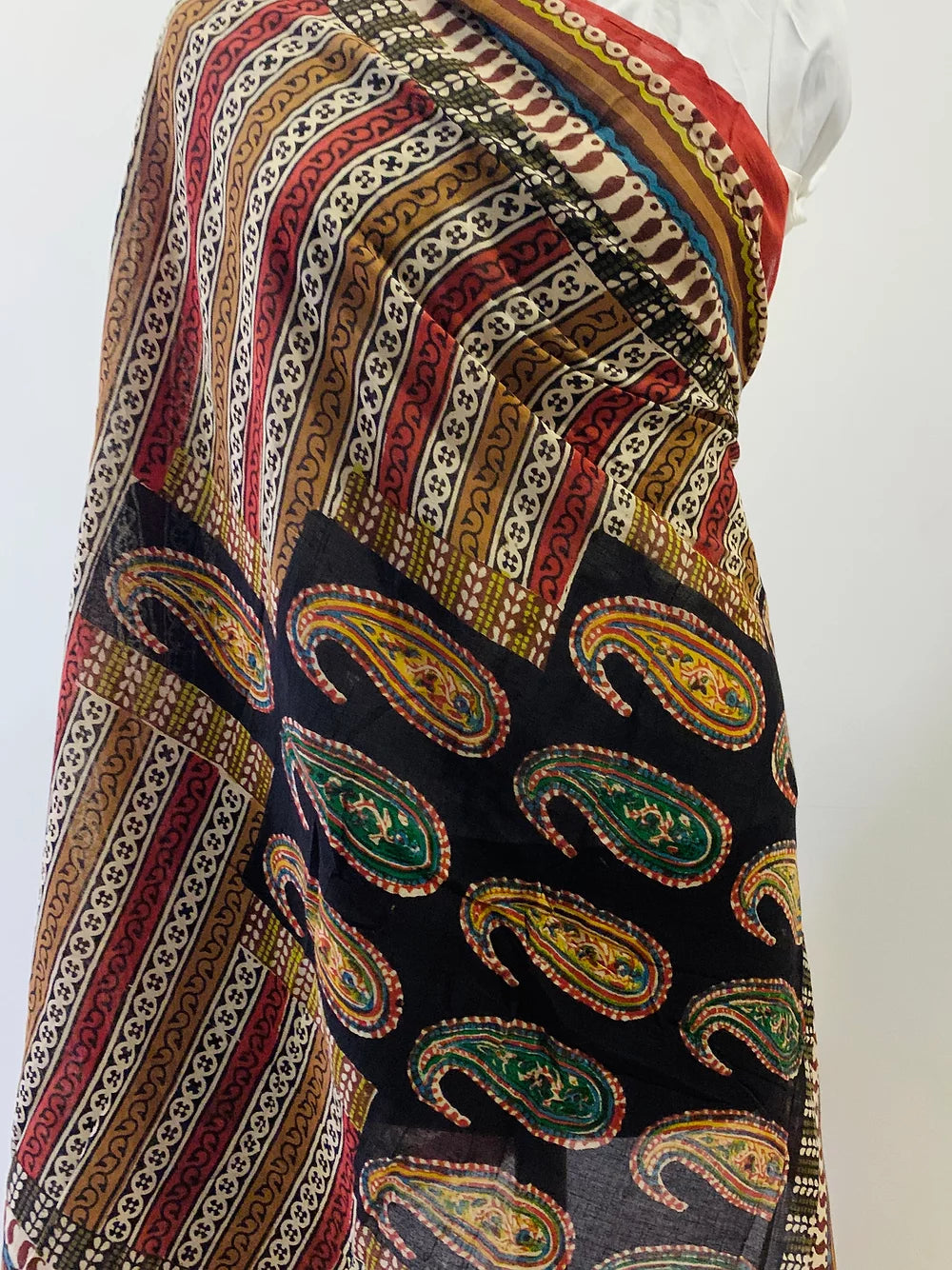 Multicolour Flower Print MulCotton Stole