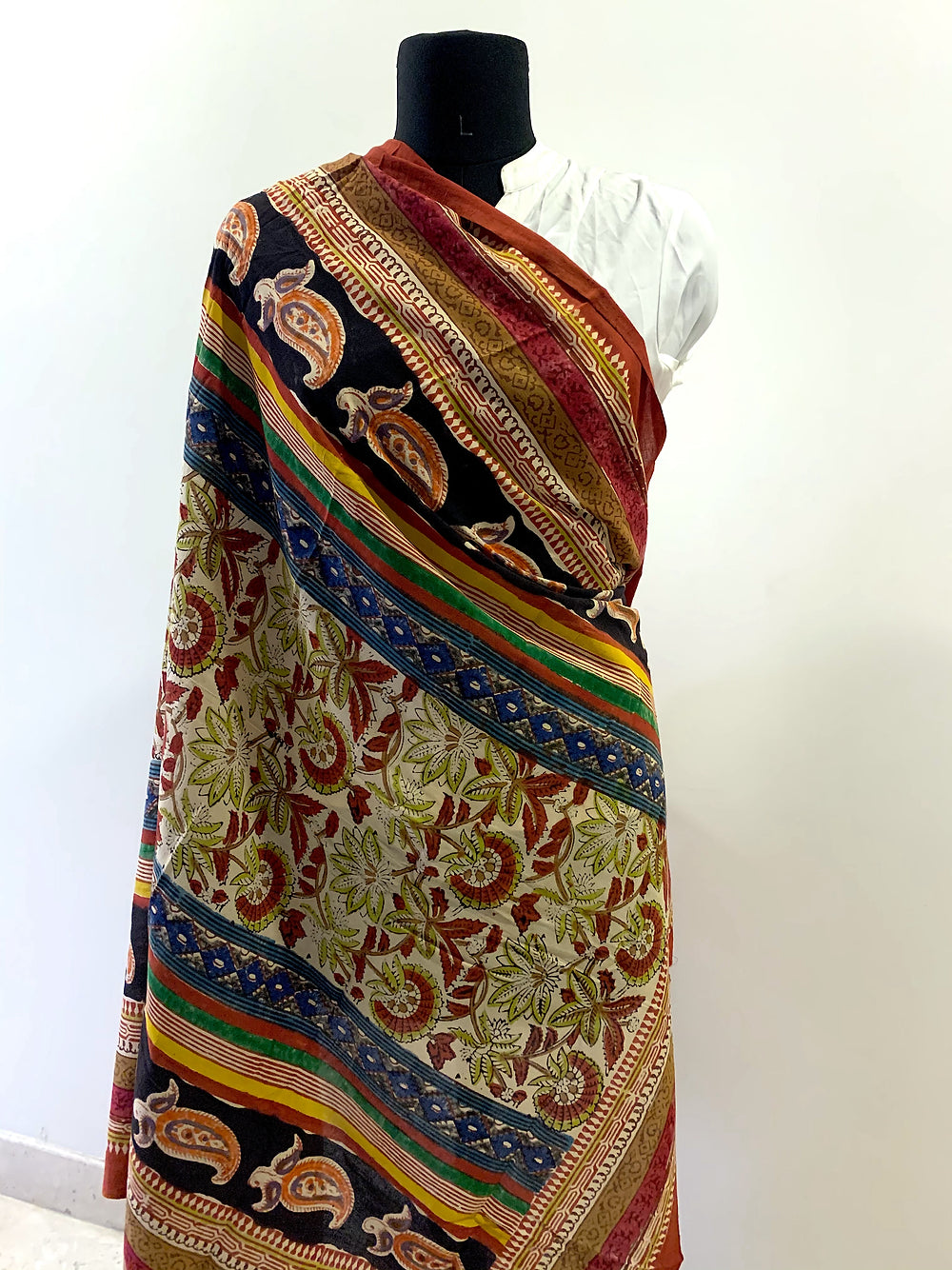 Multicolour Flower Print MulCotton Stole