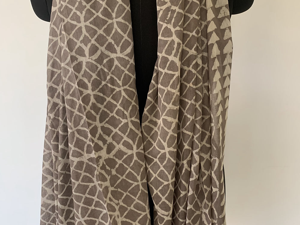 White and grey sarong stole