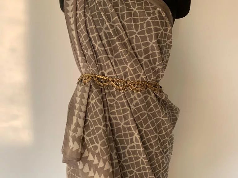 White and grey sarong stole